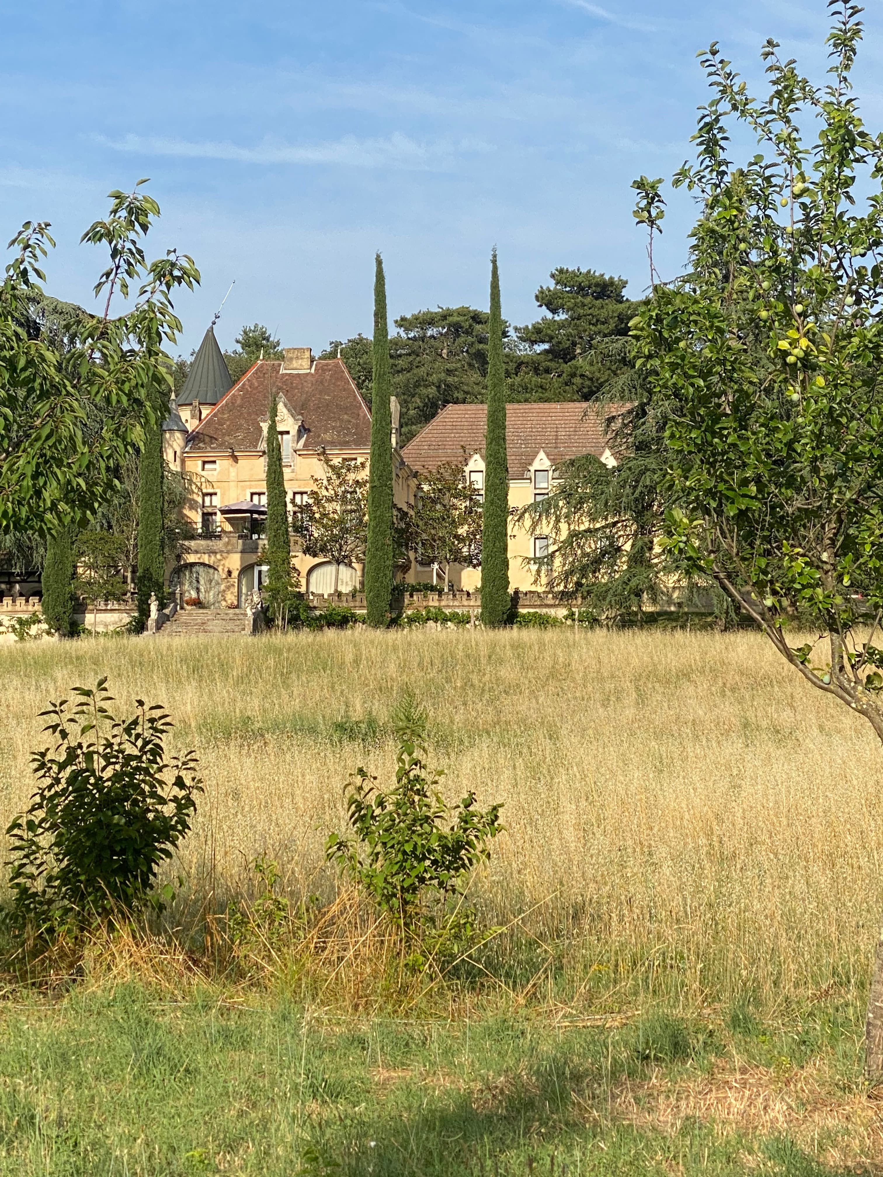 The Le Perchoir estate in Montélimar at sunset