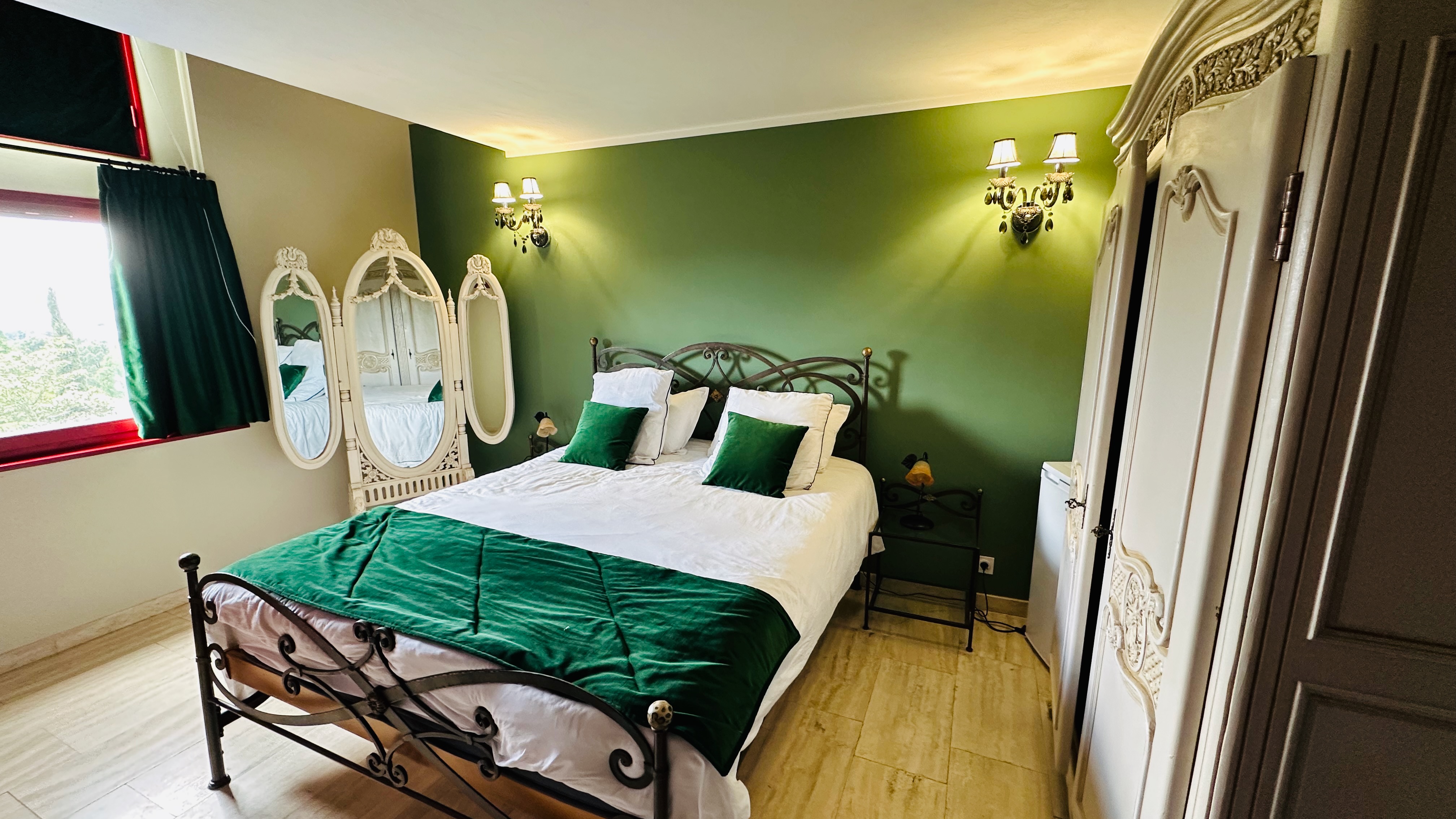 Chambre d'hôte familiale Ménéstrel à Montélimar avec décoration verte